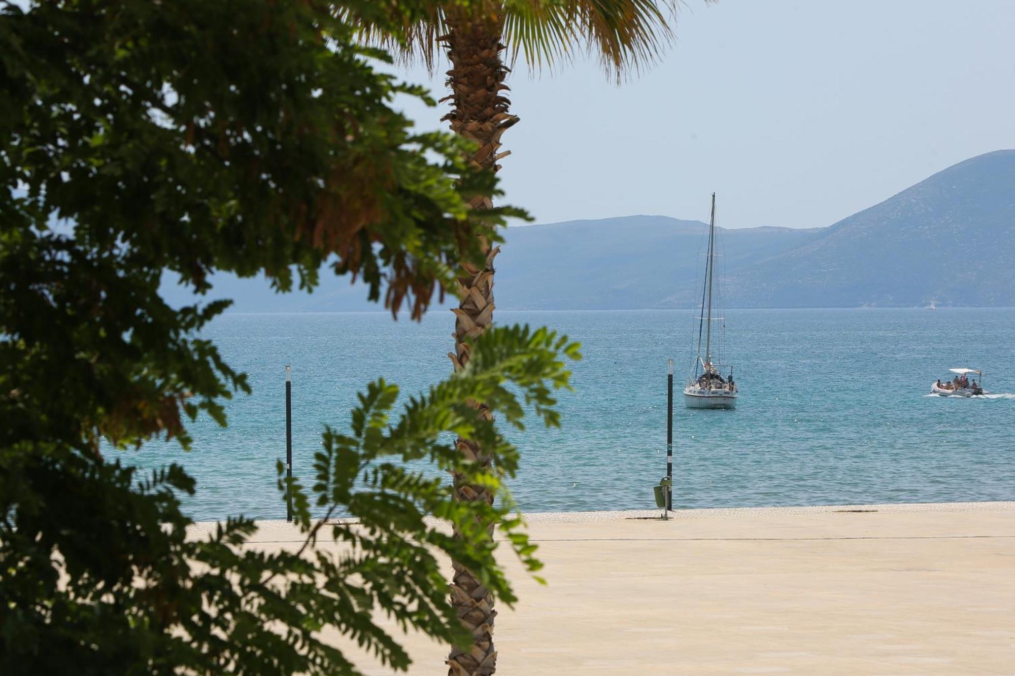Hotel Brooklyn Vlorë Екстериор снимка