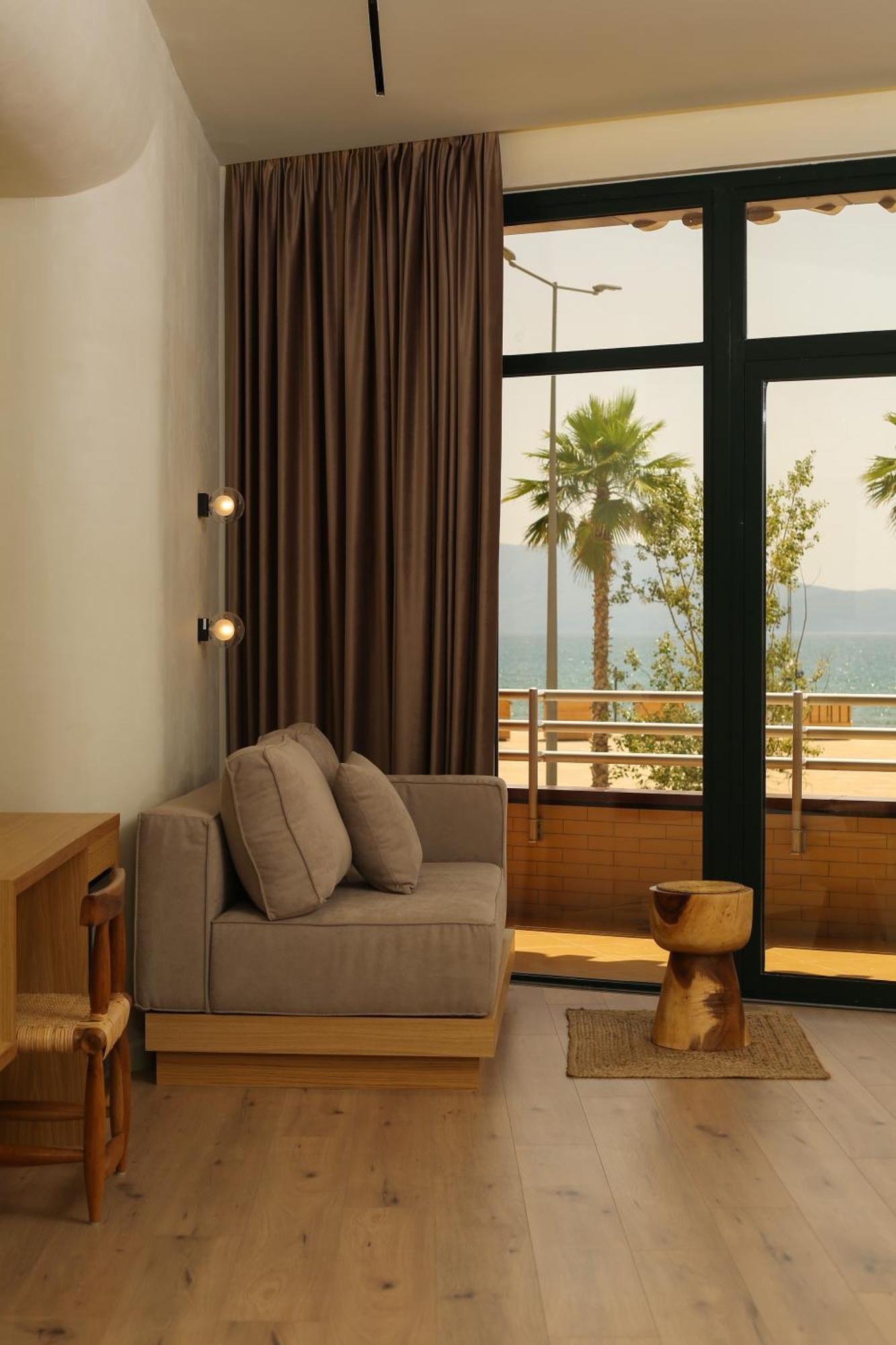Hotel Brooklyn Vlorë Екстериор снимка