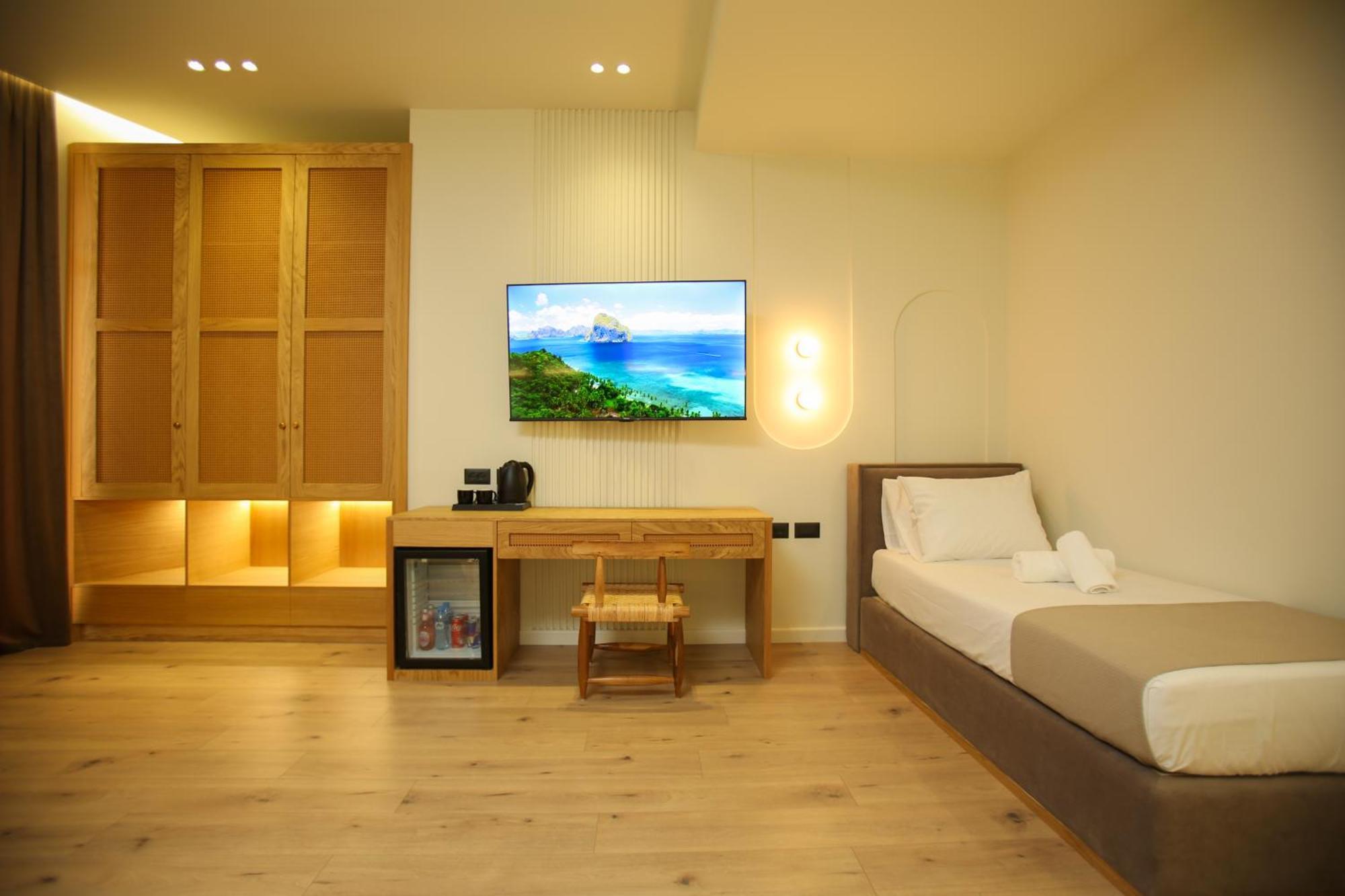 Hotel Brooklyn Vlorë Екстериор снимка