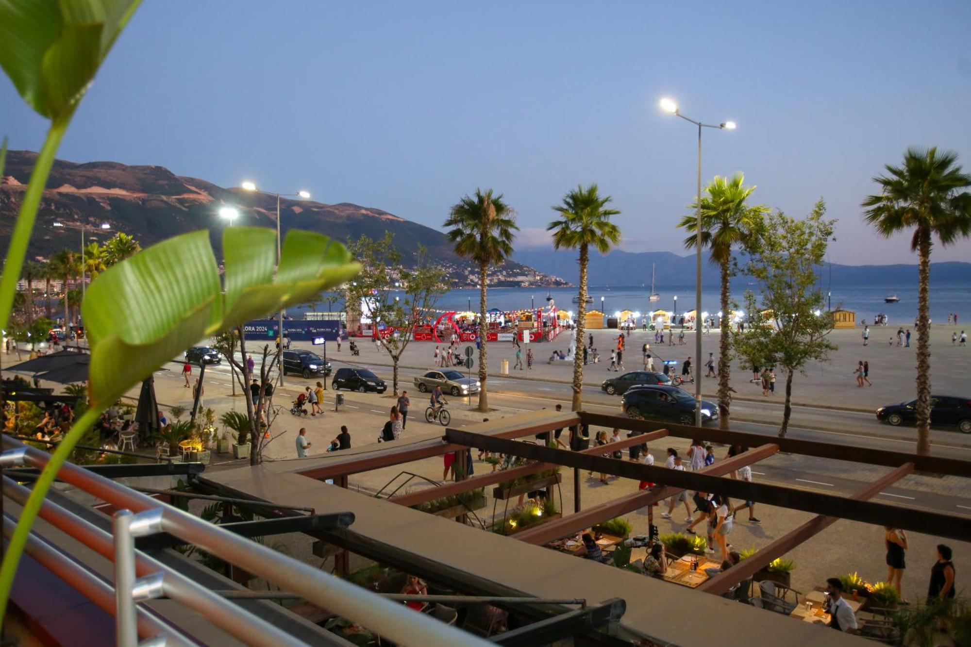 Hotel Brooklyn Vlorë Екстериор снимка